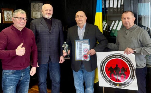Важливий крок до підтримки захисників України: меморандум із Тернопільською обласною профспілкою