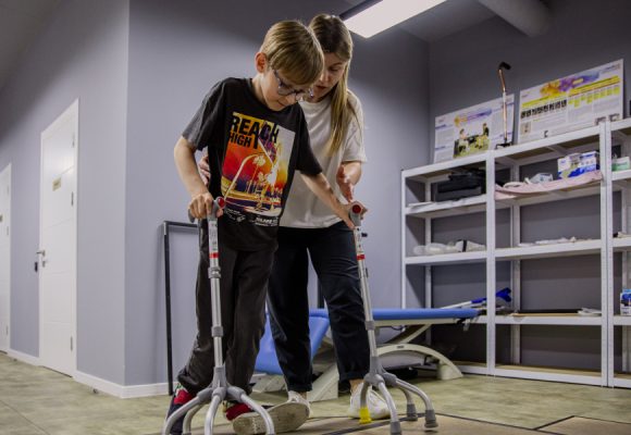 В Україні стартувала комунікаційна кампанія «Зміцнені» про безоплатну реабілітацію